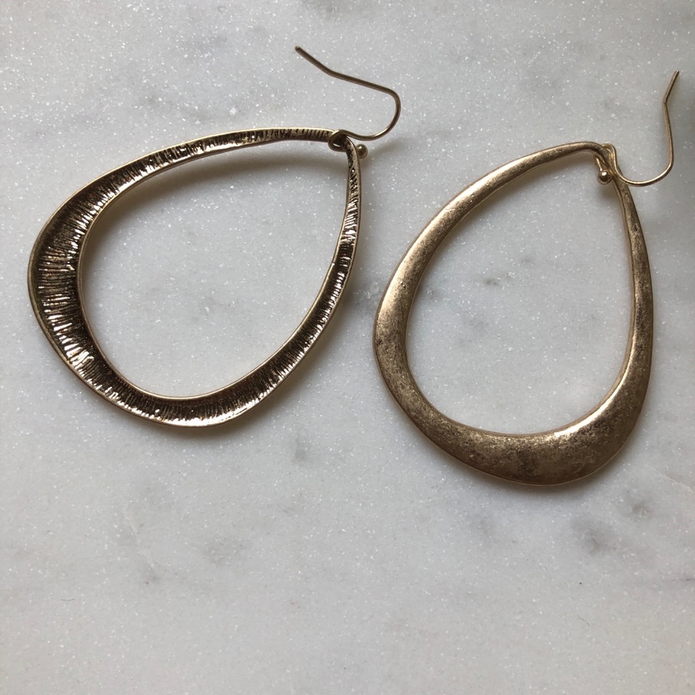 NWOT!! The Hazel - Vintage Hoop Earrings - Picture 4 of 5